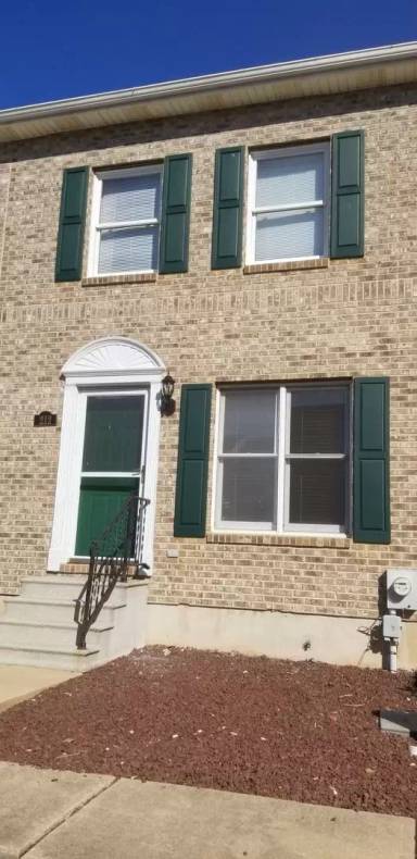 Main picture of 212 Bell Ringer Ct