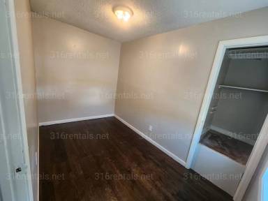Main picture of 957 N Old Manor Rd