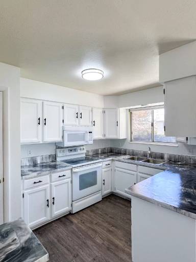 Main picture of 4810 S Sandalwood Cir