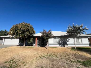 Main picture of 18782 Midland Way
