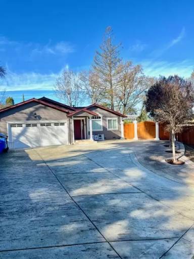 Main picture of 11 Rudgear Dr