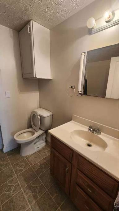Main picture of 1028 W 5th St