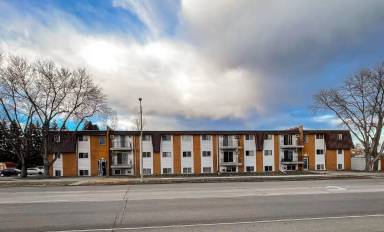 Main picture of 2112 E Divide Ave