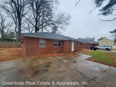 Main picture of 1348 Strand St