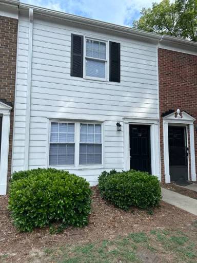 Main picture of Twin Oaks