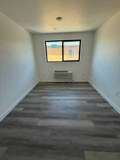 Main picture of 2341 Sheridan St