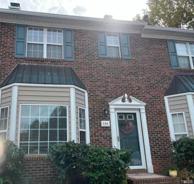 Main picture of 304 Silverberry Ct