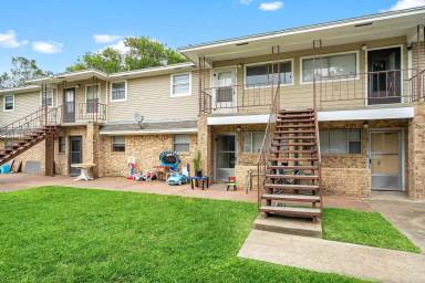 Main picture of 2729 Main St