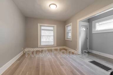 Main picture of 1115 N Oxford St