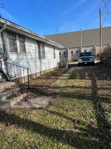 Main picture of 1104 S Lincoln St