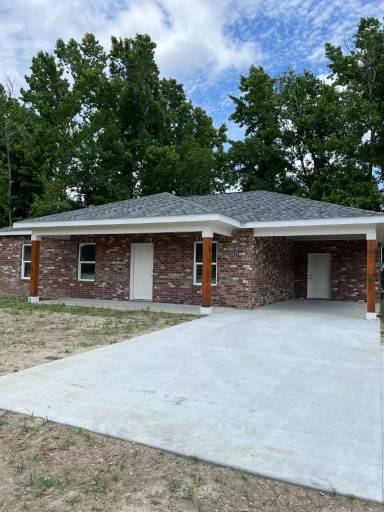 Main picture of 299 Sara St