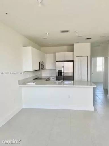 Main picture of 10295 NW 64th Ter