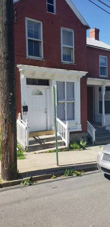 Main picture of 326 E Burke St