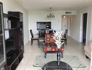 Main picture of Oakvie Condo
