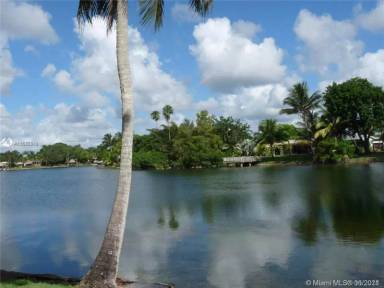 Main picture of Promanade Condominiums at Kendall Lake