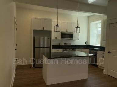 Main picture of 27 W Ferdinand St