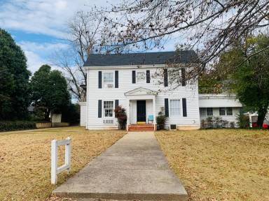 Main picture of 109 Ben Hill St