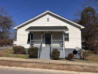 Main picture of 402 Parker Ave