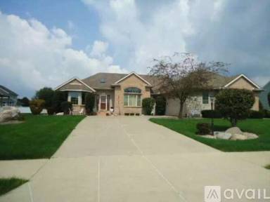 Main picture of 759 Boxwood Dr N