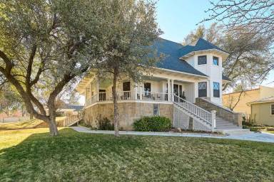 Main picture of 605 W Gurley St