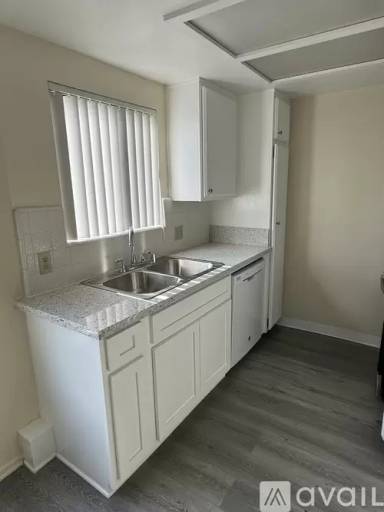 Main picture of 4024 W 138th St