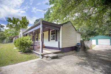 Main picture of 904 Pinckney Ave