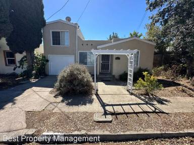 Main picture of 623 W 12th St