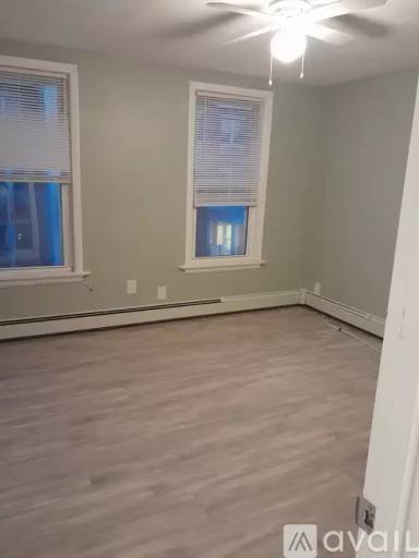 Main picture of 206 Paris St
