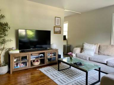 Main picture of 110 Templeton St