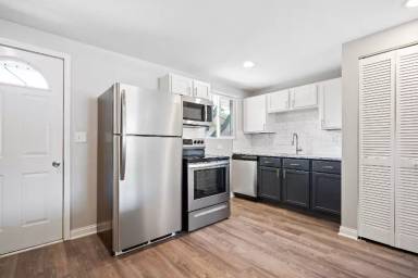 Main picture of 136 Town St