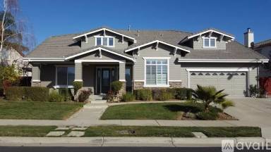 Main picture of 482 Lakeview Dr