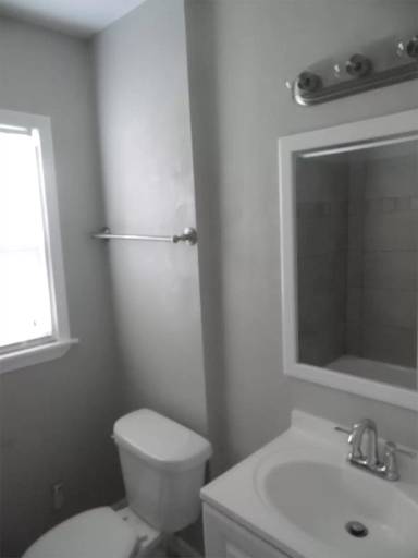 Main picture of 343 SE 44th St