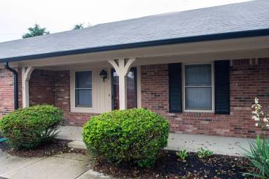 Main picture of 140 N Cherry St