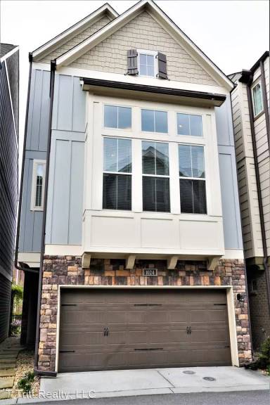Main picture of 1024 Moorewood Ln SE