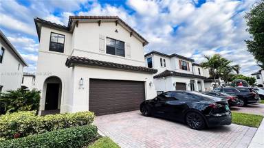 Main picture of 9735 W 34th Ct