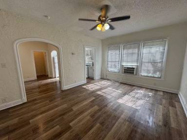 Main picture of 1625 McCullough Ave