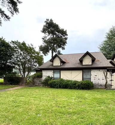 Main picture of 24 Fernwood Dr