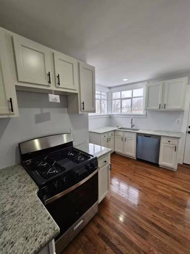 Main picture of 3115 Quay St