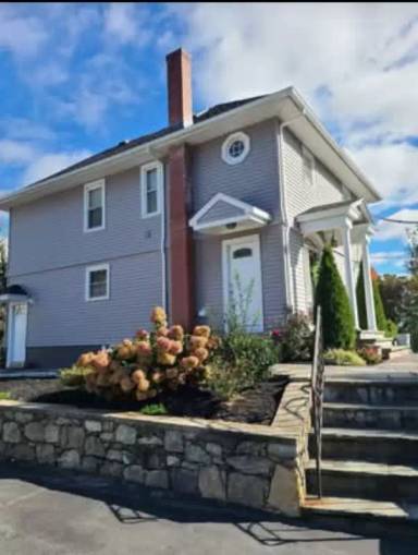 Main picture of 183 Heather St