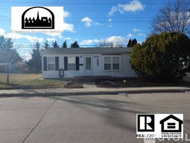 Main picture of 1002 W F St