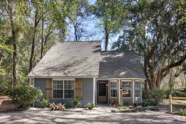 Main picture of 70 River Oaks Cir