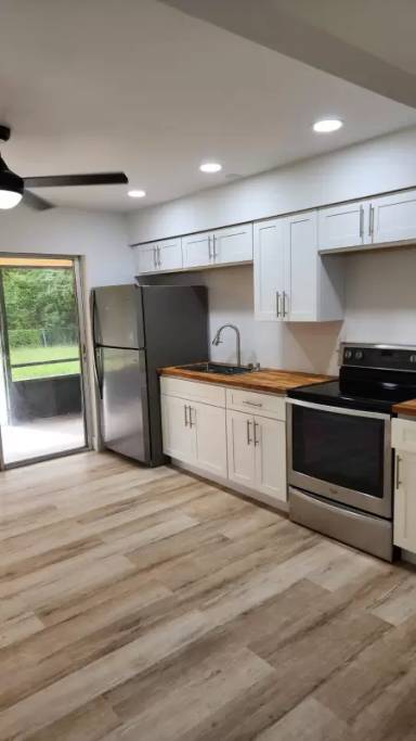 Main picture of 4924 Roosevelt Ave