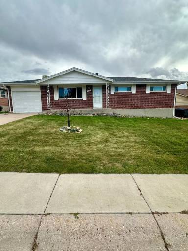 Main picture of 737 Hirst St