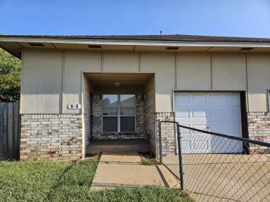 Main picture of 945 SW 98th St