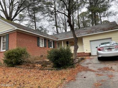 Main picture of 611 Yale St