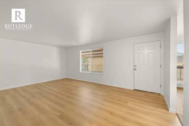 Main picture of 310 Independence Cir