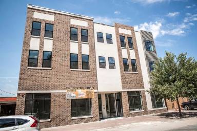 Main picture of 917 W 23rd St