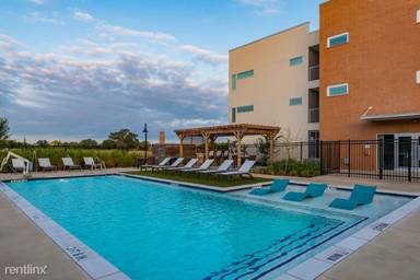 Main picture of View At Cedar Park Town Center