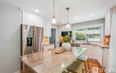 Main picture of 276 W Meadowland Ln