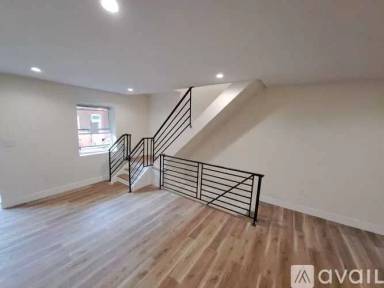 Main picture of 425 N Holly St
